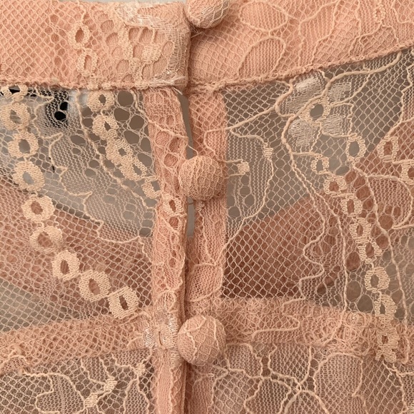 🆕 Guess Brand Lacey Peplum Top - Picture 6 of 6